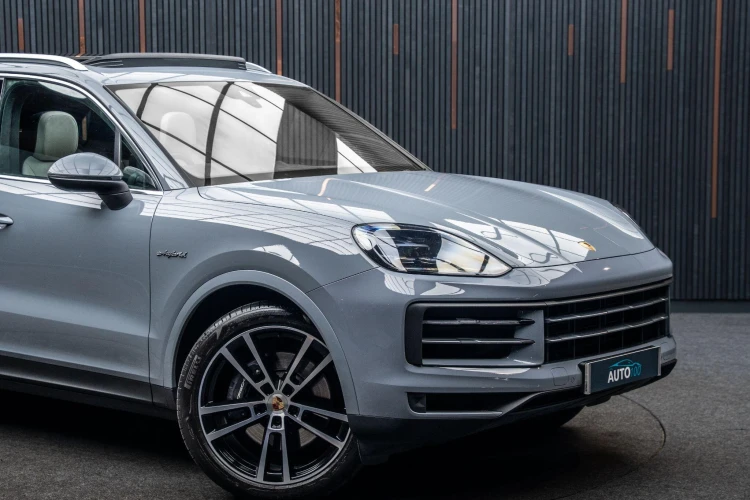 Vehicle Image 9