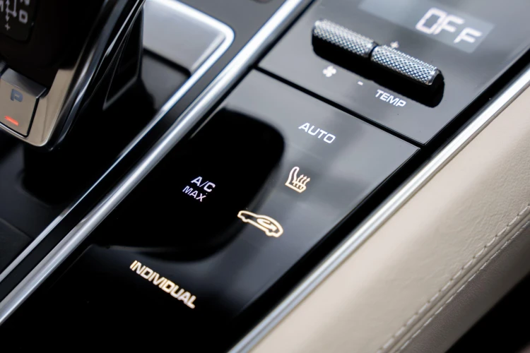 Vehicle Image 30