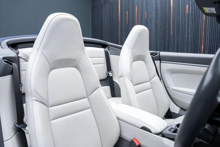Vehicle Image 12