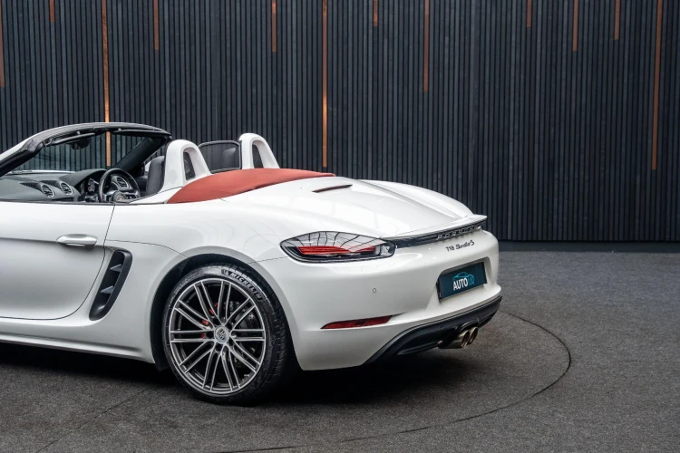 Vehicle Image 21