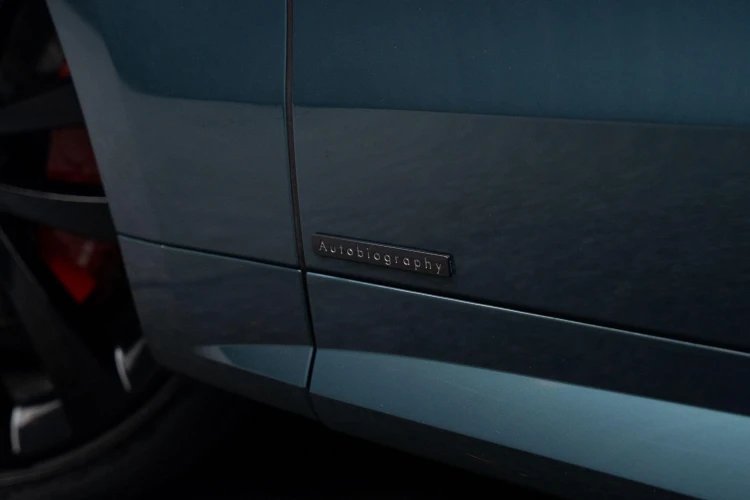 Vehicle Image 25