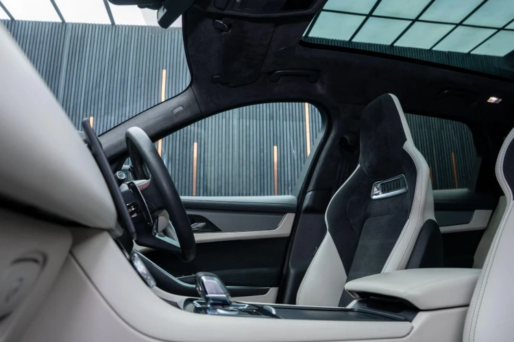 Vehicle Image 40