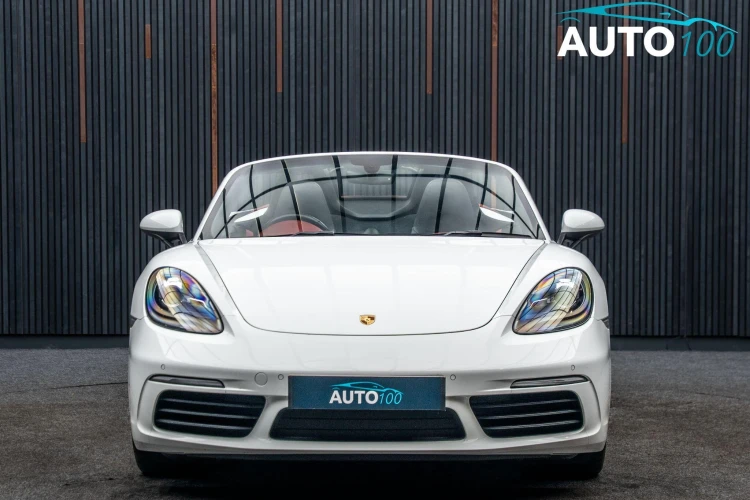 Vehicle Image 9