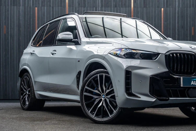 Vehicle Image 7