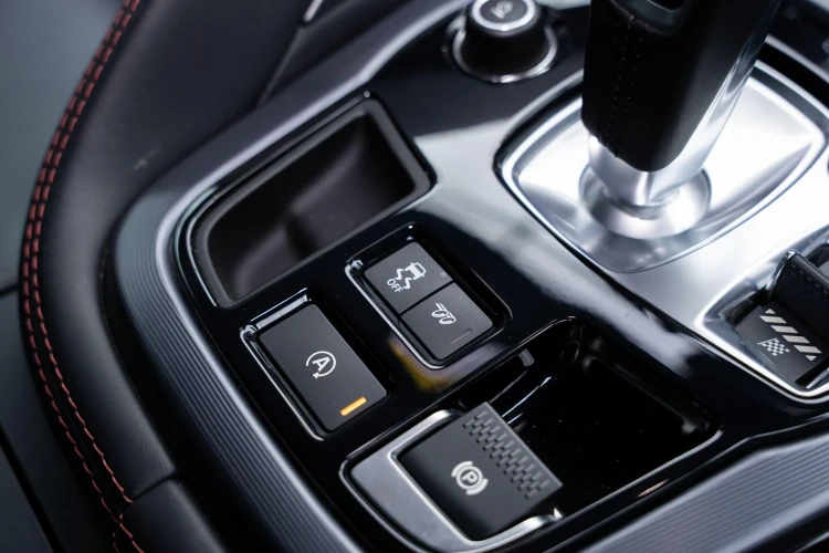 Vehicle Image 25
