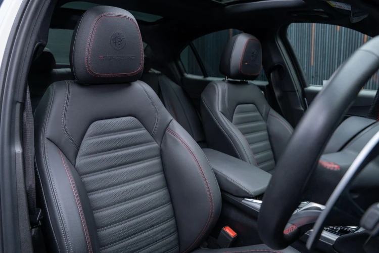 Vehicle Image 12