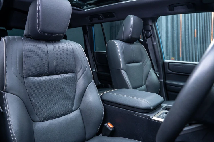Vehicle Image 12