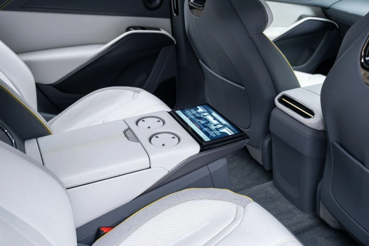 Vehicle Image 14