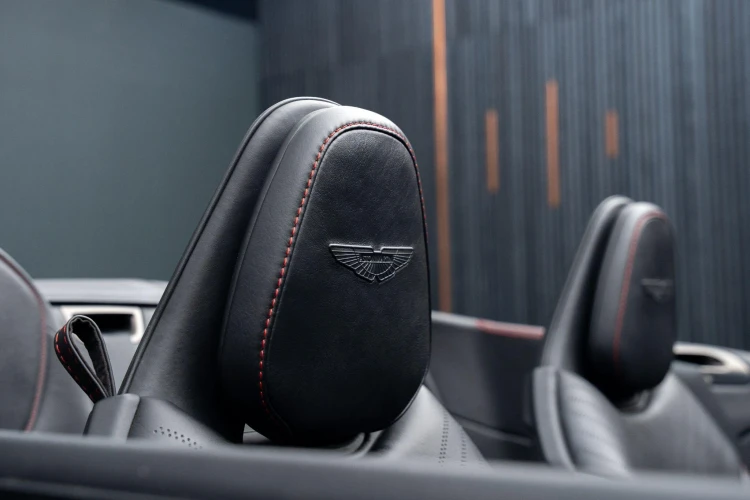Vehicle Image 32
