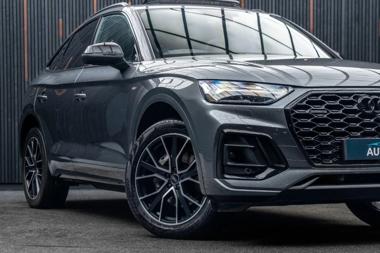 Vehicle Image 7