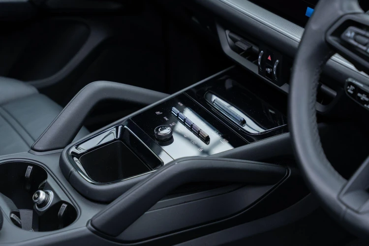 Vehicle Image 30