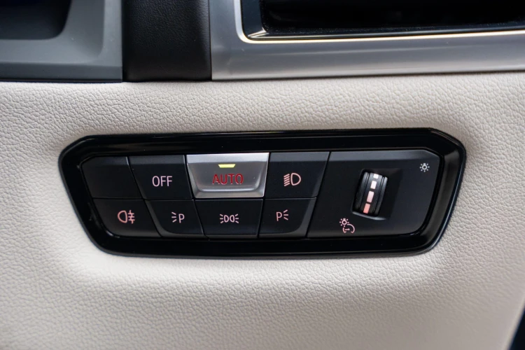 Vehicle Image 35