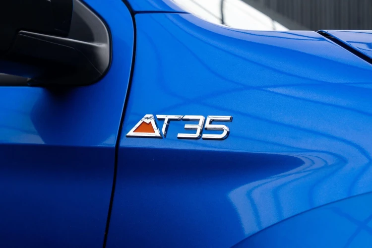 Vehicle Image 25