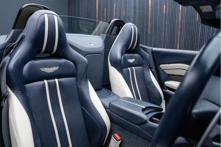 Vehicle Image 12