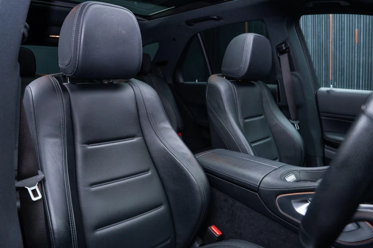 Vehicle Image 12
