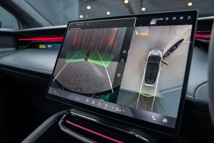 Vehicle Image 8