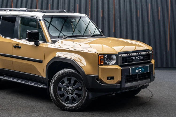 Vehicle Image 9