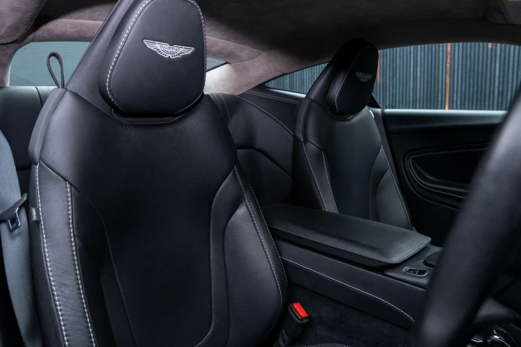 Vehicle Image 12