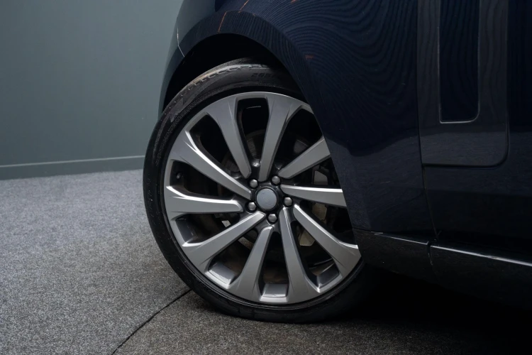 Vehicle Image 13
