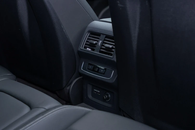 Vehicle Image 42