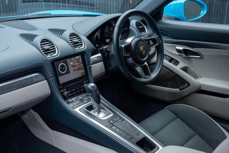 Vehicle Image 32