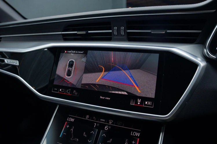 Vehicle Image 6