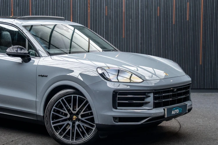 Vehicle Image 9
