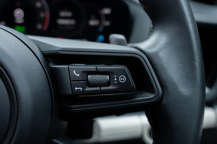 Vehicle Image 30