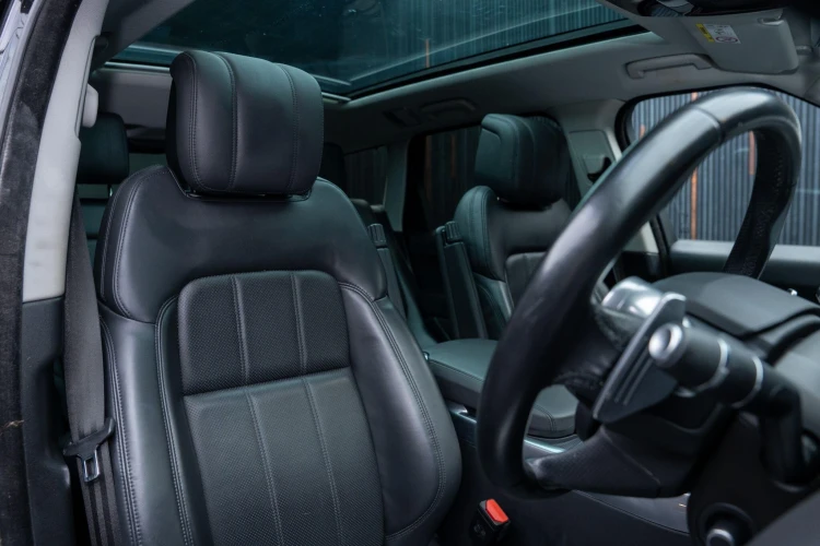 Vehicle Image 12
