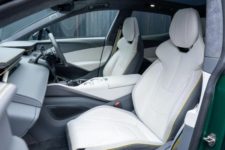 Vehicle Image 35