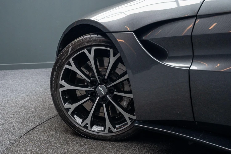 Vehicle Image 13