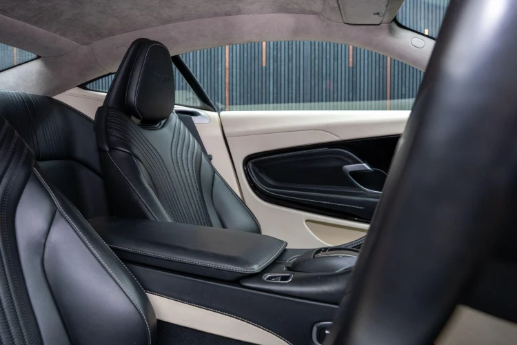 Vehicle Image 18