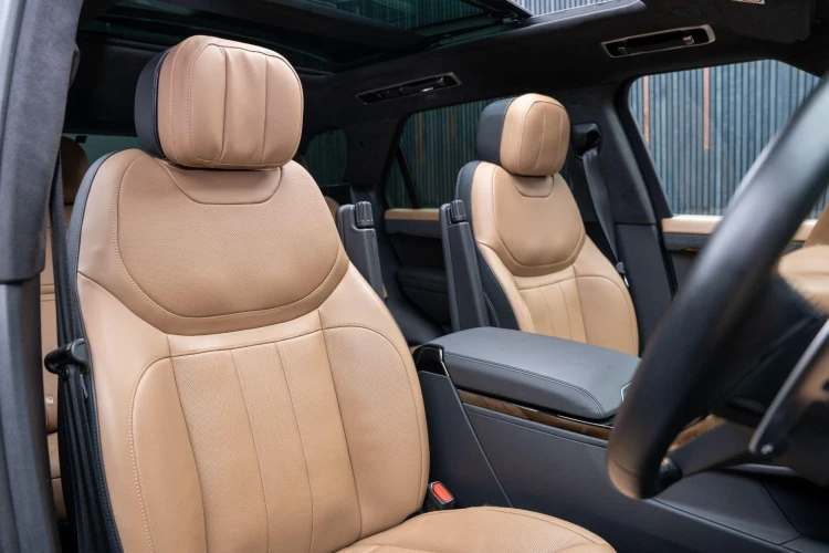 Vehicle Image 12