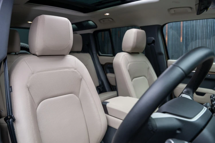 Vehicle Image 12