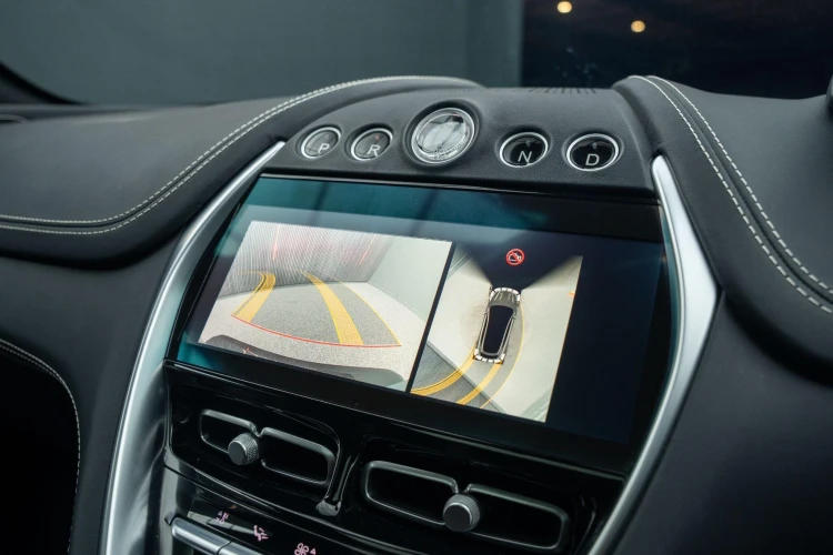 Vehicle Image 6