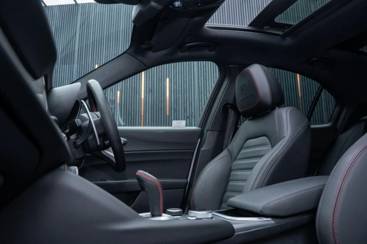Vehicle Image 38