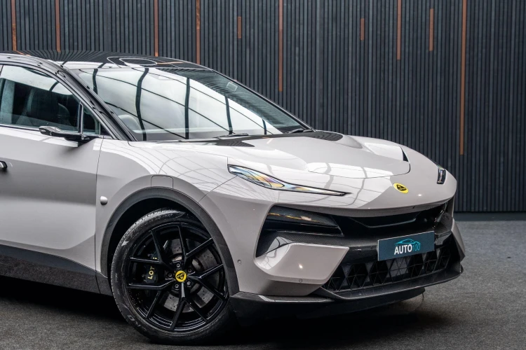 Vehicle Image 9