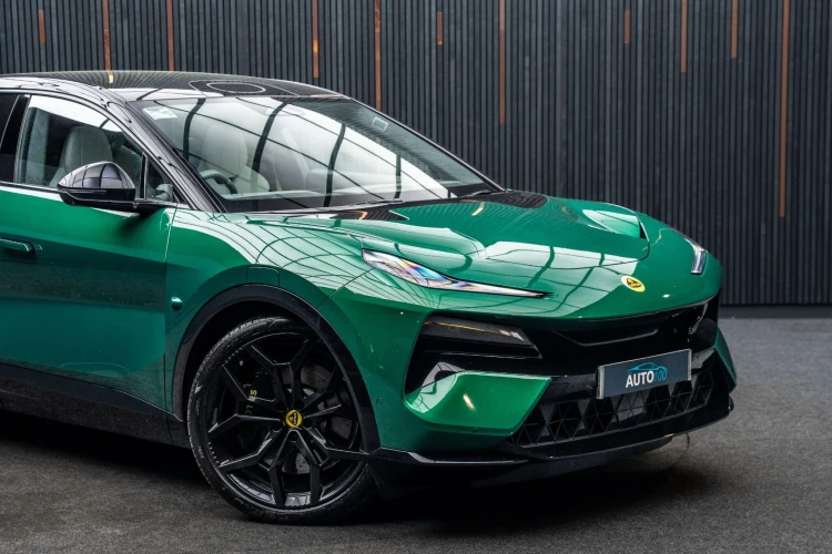 Vehicle Image 9
