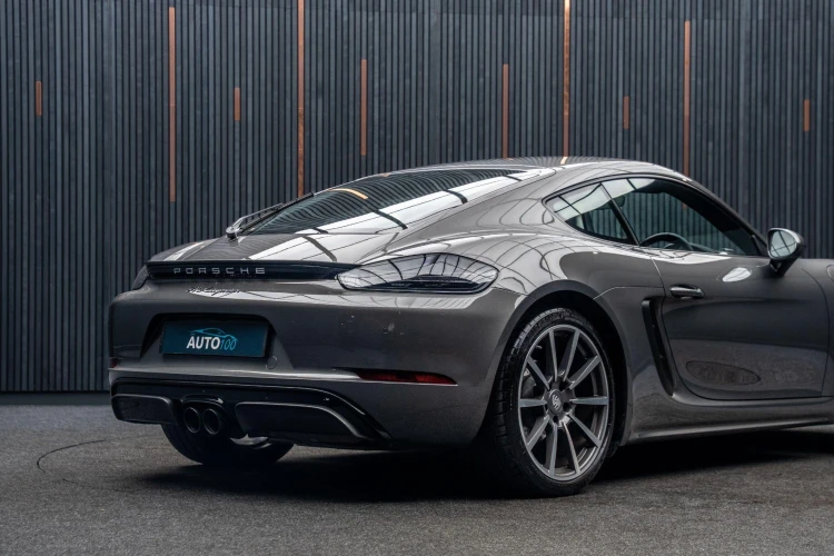 Vehicle Image 21