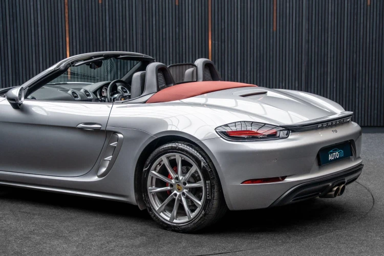 Vehicle Image 21