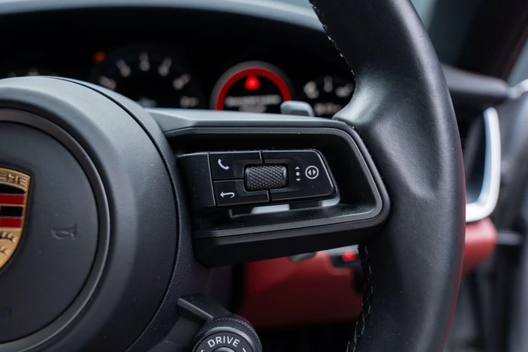Vehicle Image 25