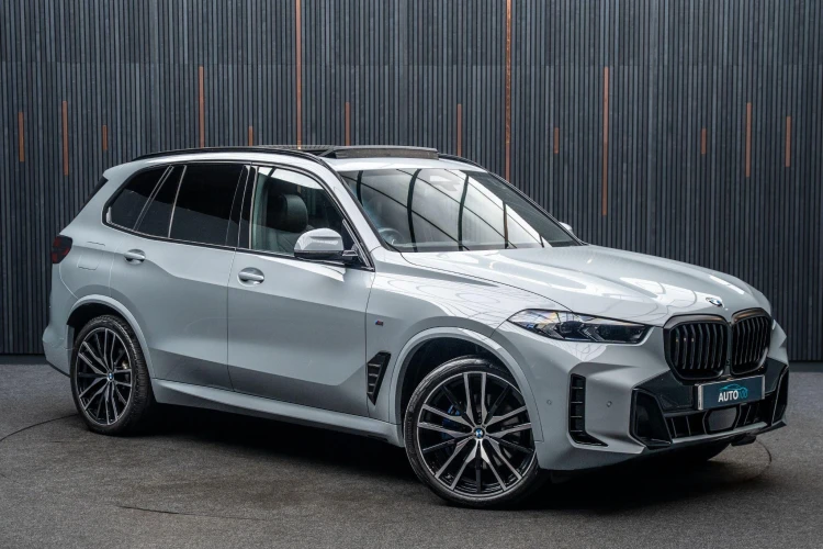 Vehicle Image 5