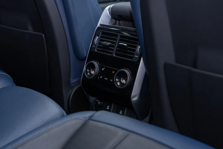 Vehicle Image 30