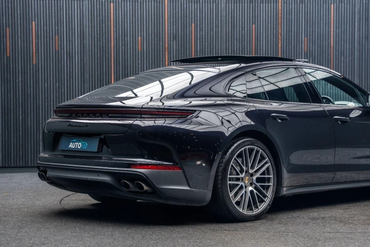 Vehicle Image 21