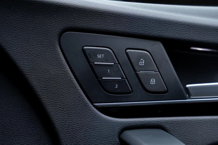 Vehicle Image 35