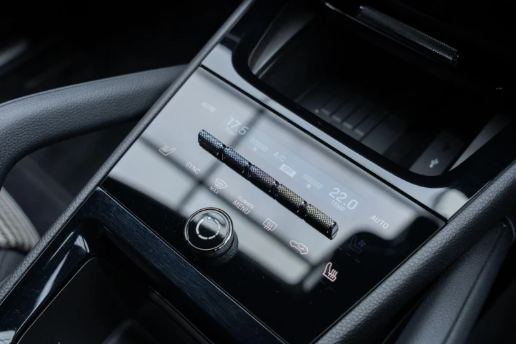 Vehicle Image 38