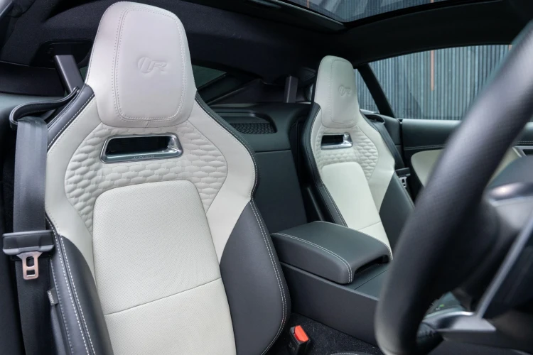 Vehicle Image 12