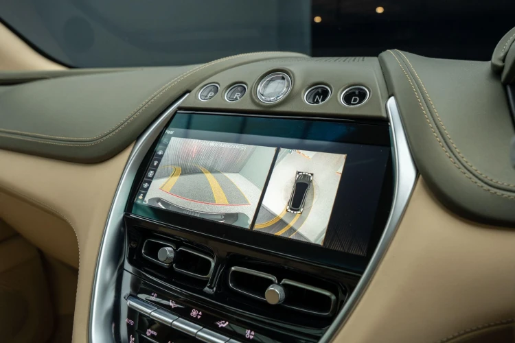 Vehicle Image 6