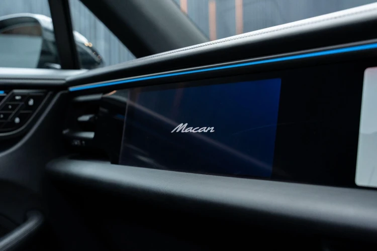 Vehicle Image 8