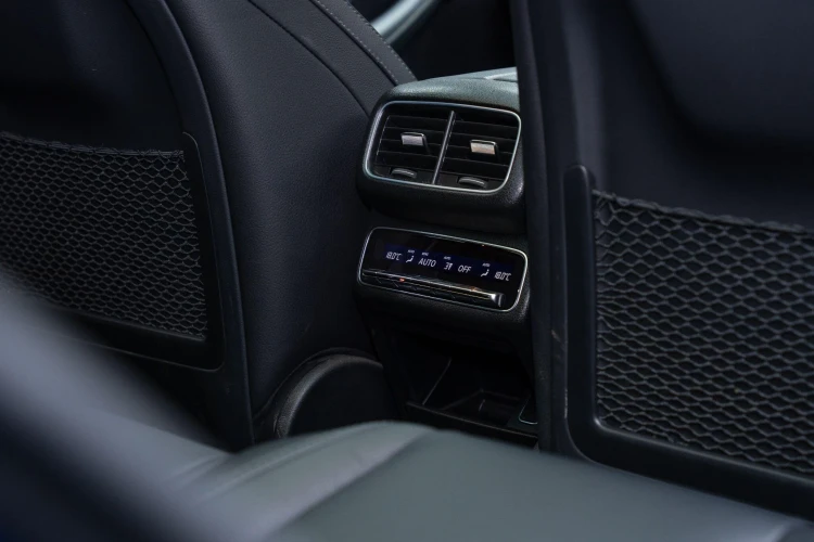 Vehicle Image 35